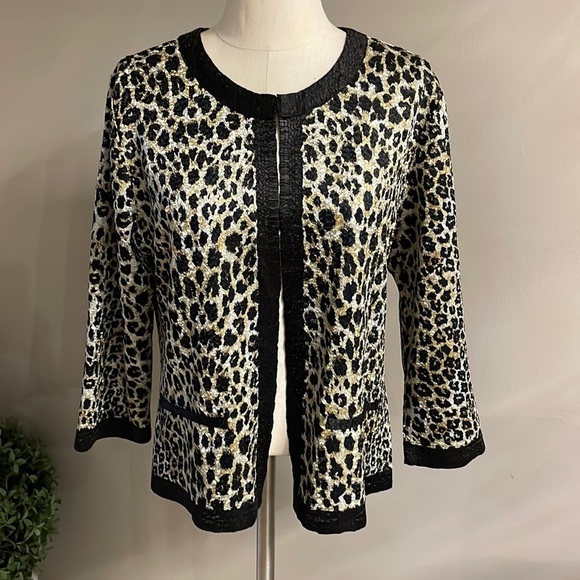 CHICO’S textured crinkled cheetah cardigan lightweight 1 hook an eye closure Med - Picture 1 of 15